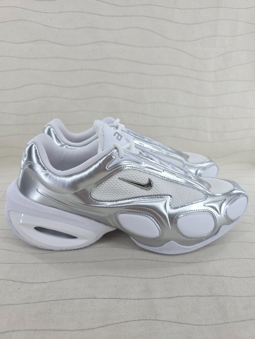 Nike Womens Air Max Muse White Metallic Silver Sneakers Shoes FV1920-100 Sz 9.5